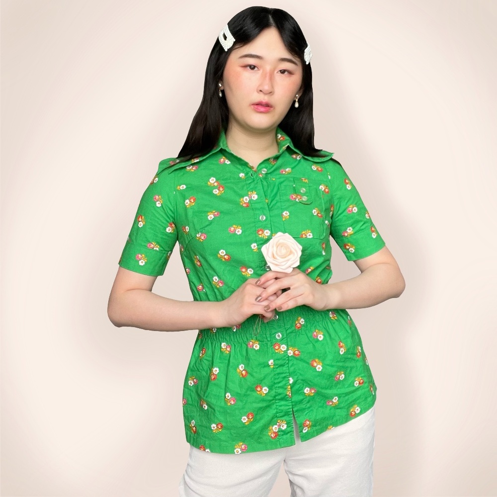 vtg kelly green floral short sleeve collared top